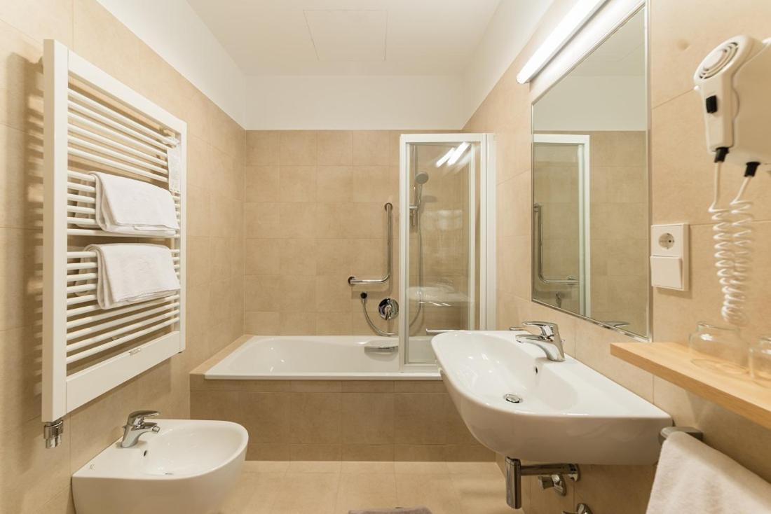 Hotel Stiegl Scala Болзано Стая снимка