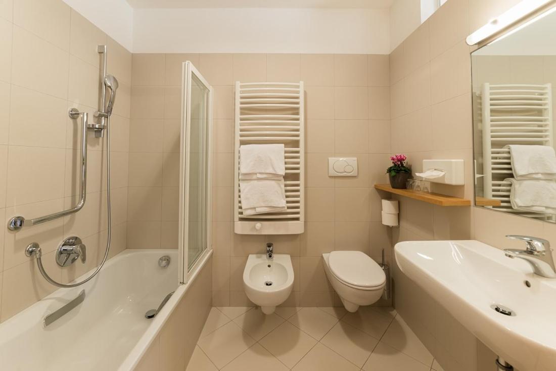 Hotel Stiegl Scala Болзано Стая снимка